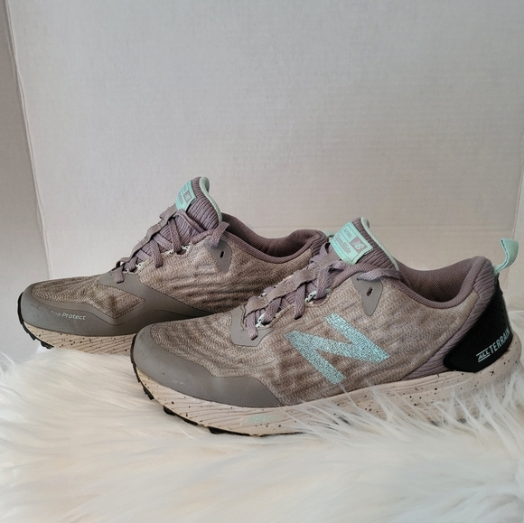 New Balance Tan and Teal Sneakers - Picture 4 of 10